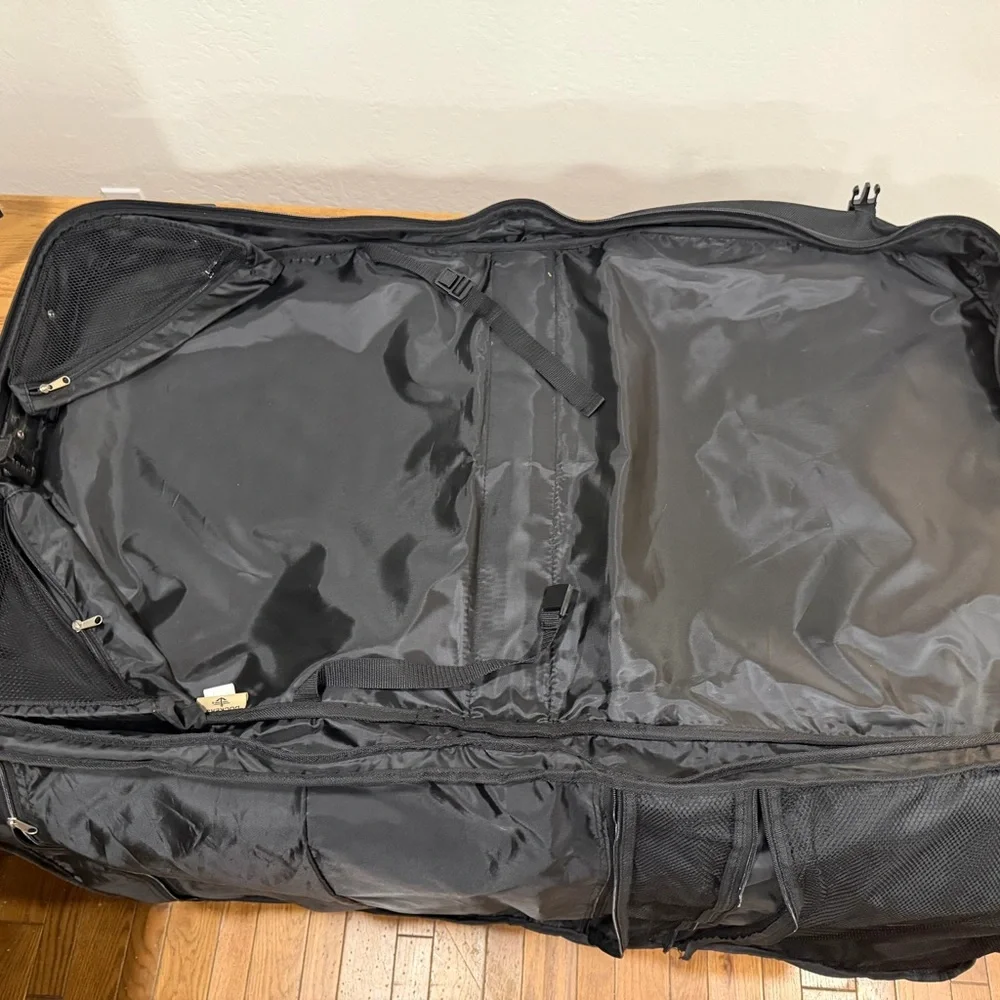Dockers Black Travel Garment Bag